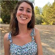 a :)Aunque no me dedico a la educación me gusta enseñar y llevo Toda la vida dando clases a niños/as y adolescentes, tanto de piano como de assignaturas de la escuela/Instituto